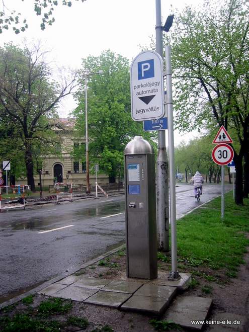 Radreise Ungarn: Parkscheinautomat in Ungarn