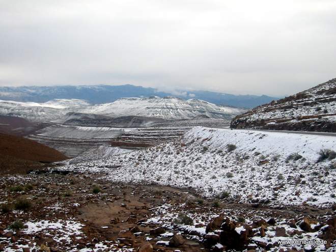 Roadtrip Marokko: Schnee auf dem Weg nach Agdz