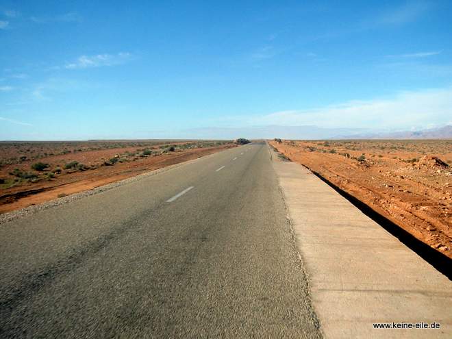 Roadtrip Marokko: alles flach in der Wueste