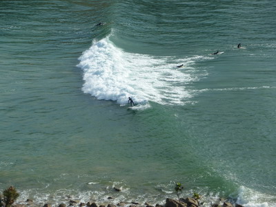 Wellenreiter am Praia do Barranco