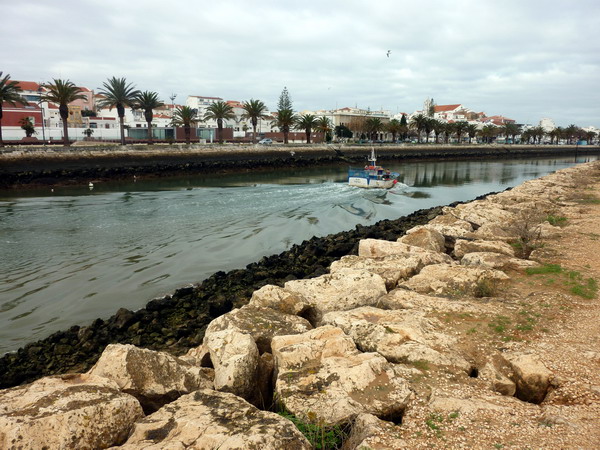 Der Ribeira de Bensafrim in Lagos, Algarve, Portugal