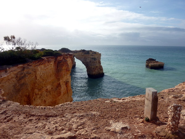 Reisebericht Praia da Marinha, Algarve, Portugal: am Klippenrand entlang