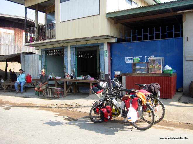 Radrundreise Thailand: Mittagessen in einem kleinen Restaurant