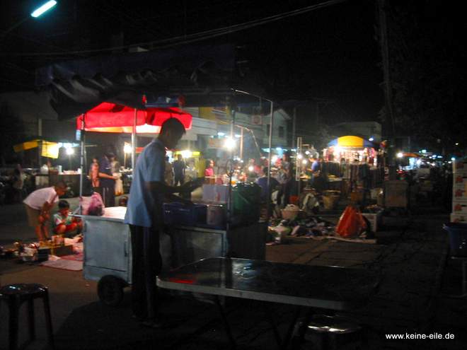 Nachtmarkt in Nakhom Phamon