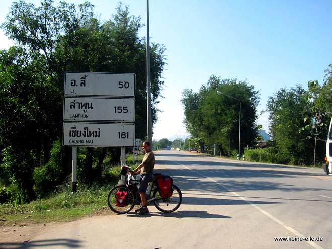 Straßenschild Chiang Mai noch 181 km