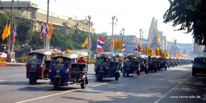 Tuk Tuk Parade in Bangkok