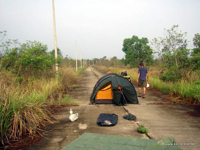 Radrundreise Thailand: Zelt trocknen