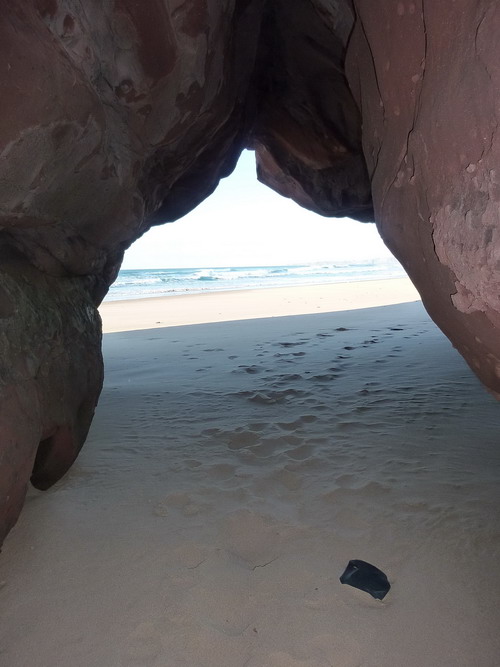 Felstunnel am Praia da Bodeira