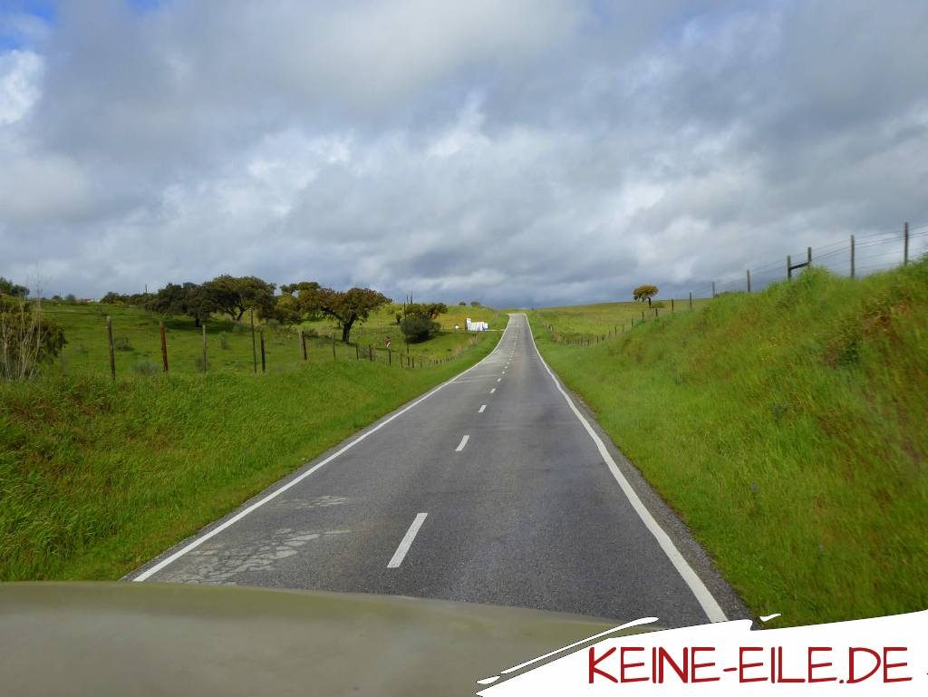 Straße am Rio Guadiana, Portugal