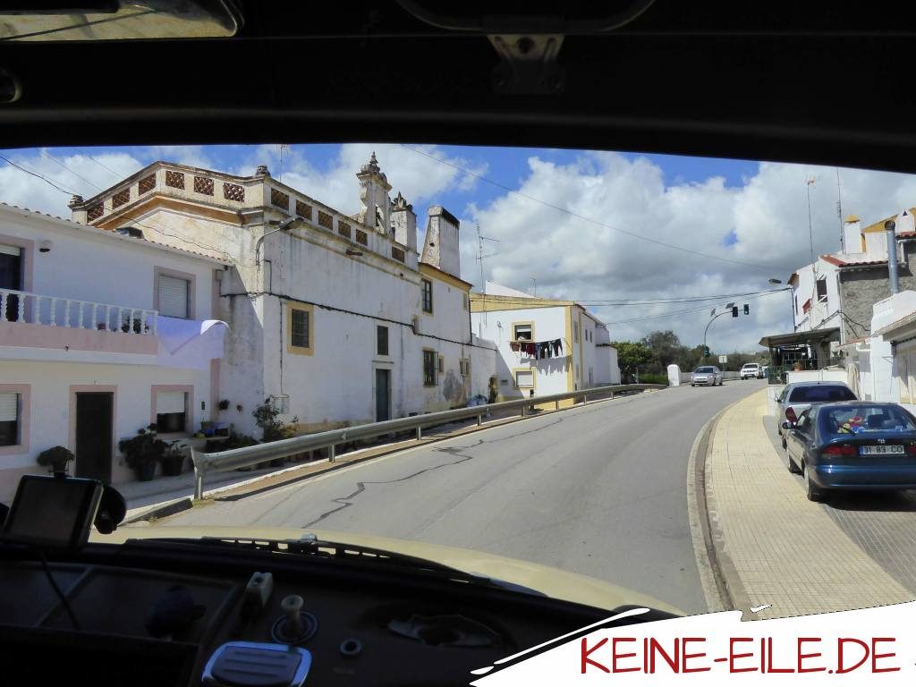 Ortsdurchfahrt auf dem Weg in den Norden