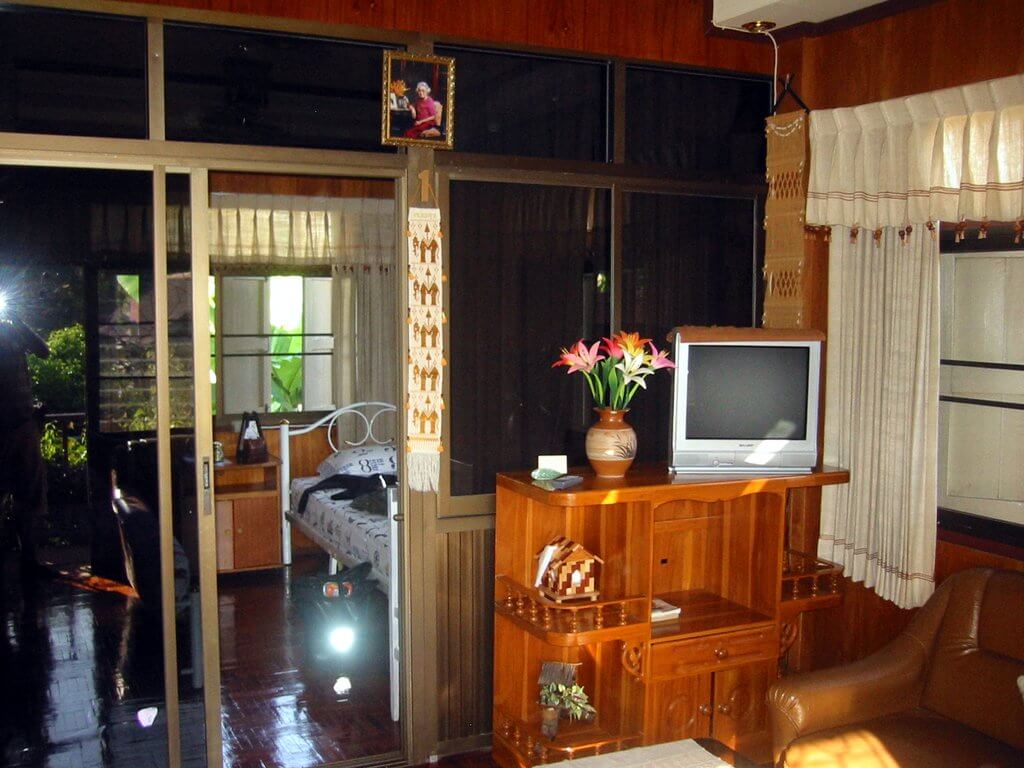 Unser Bungalow in Mae Chan Schlafzimmer und Wohnzimmer